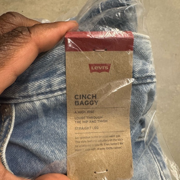 Levi's Women's Cinch-Waist Lightweight Baggy Jeans - Picture 4 of 5